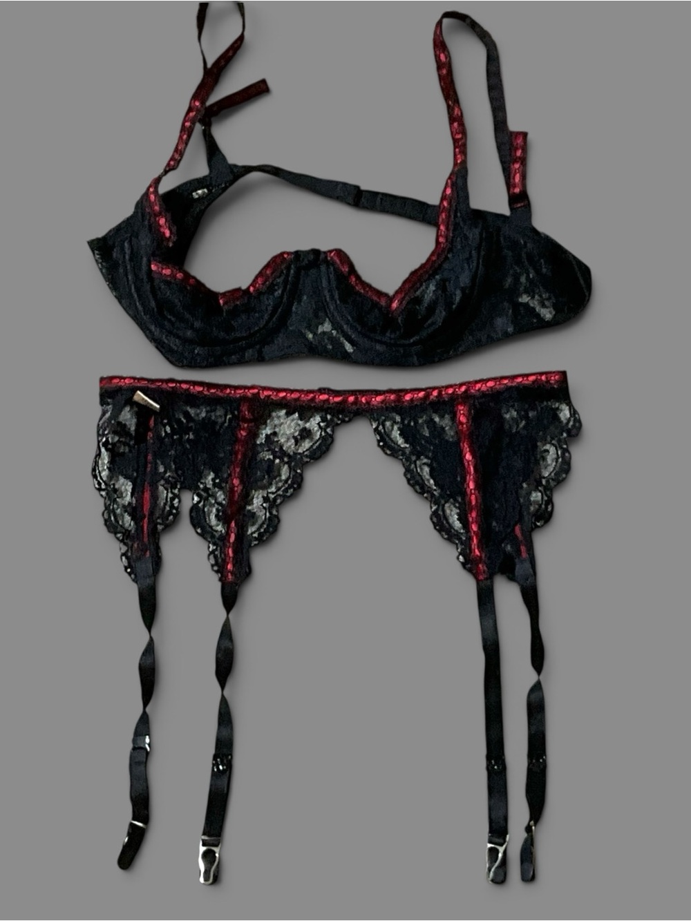 Vintage Frederick’s of Hollywood 34B Black Red Lace Underwire Bra Garter Belt